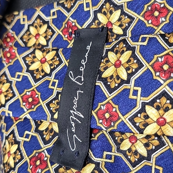 Geoffrey Beene Mens Silk Tie pre-owned 4in x 56 - Picture 3 of 3